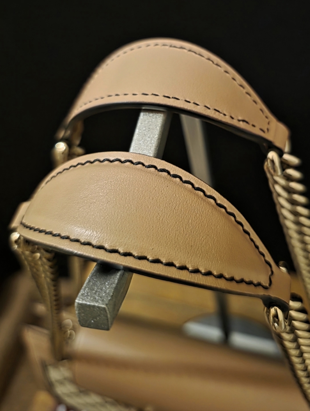 **Authentic** Gucci Emily GG Logo Canvas Chain Shoulder Tote with Tassel - Picture 9 of 14
